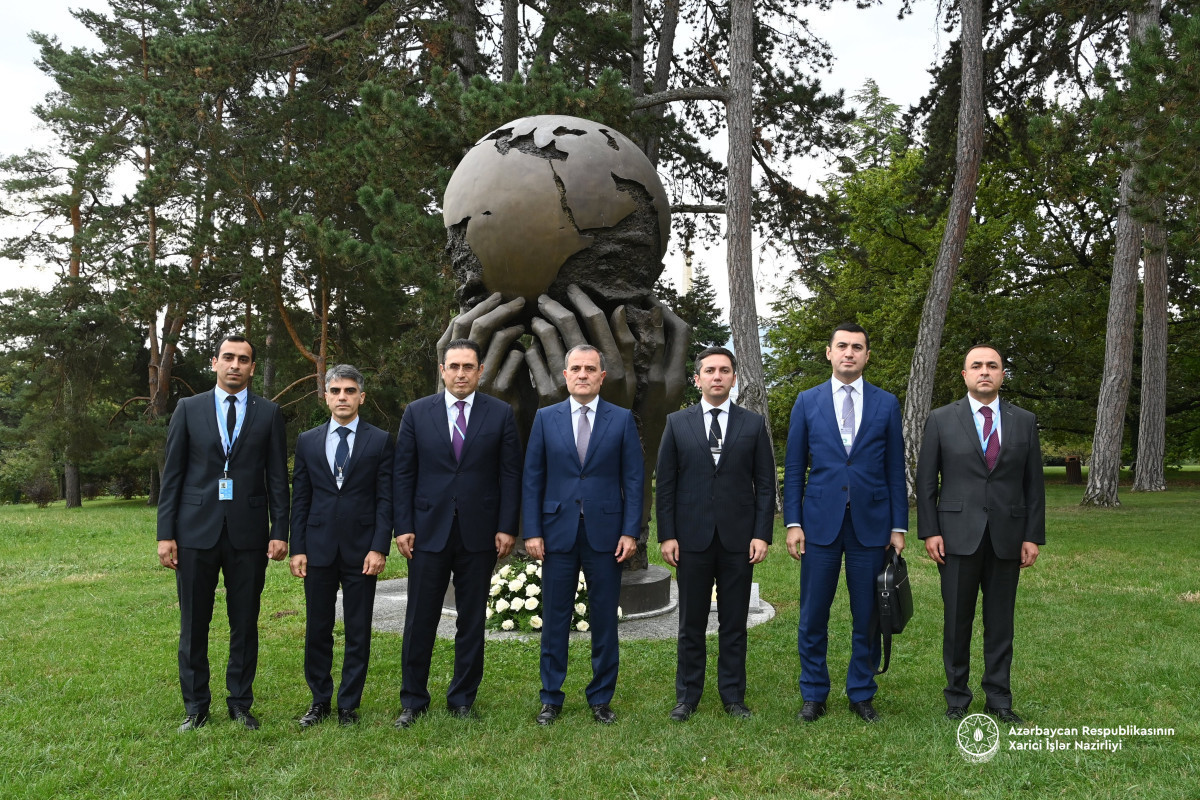 Azerbaijani FM visits "Thoughts and Desires" monument in Geneva