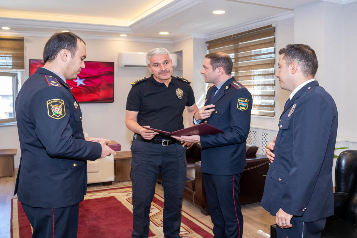 Azerbaijani Minister awarded Turkish police for respecting state flag during Türkiye-Armenia match -PHOTO 