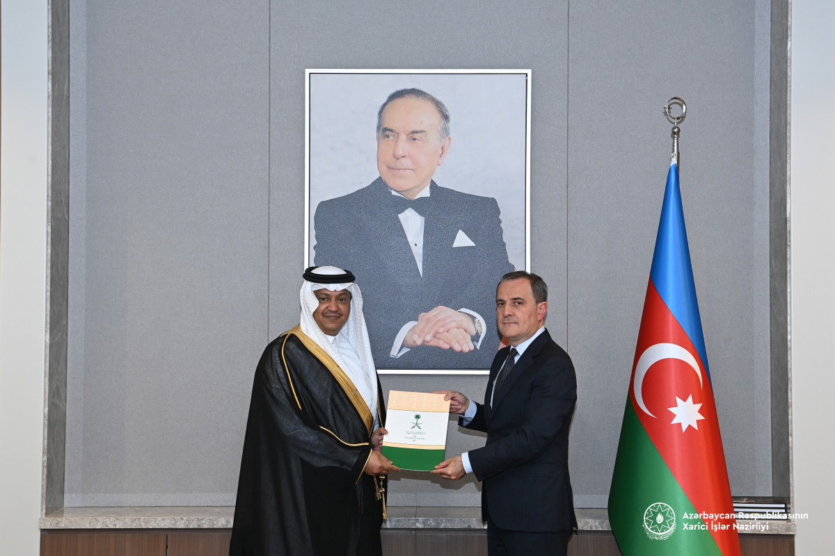 Saudi Arabian Ambassador presents copy of his credentials to Azerbaijani FM