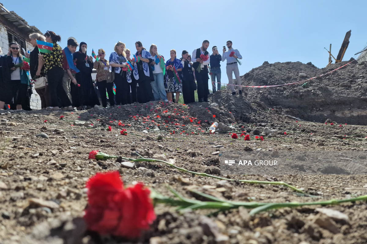 President of Azerbaijan offers condolences to families of missing martyrs whose fates were clarified