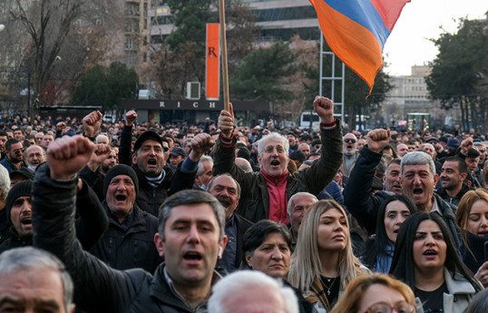 Protesters in Yerevan block streets demanding Pashinyan's resignation