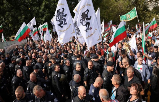 Bulgarian nationalists protest against NATO bases, want government out