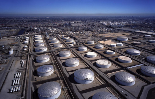 U.S. crude oil inventories dropped below 417 mln barrels
