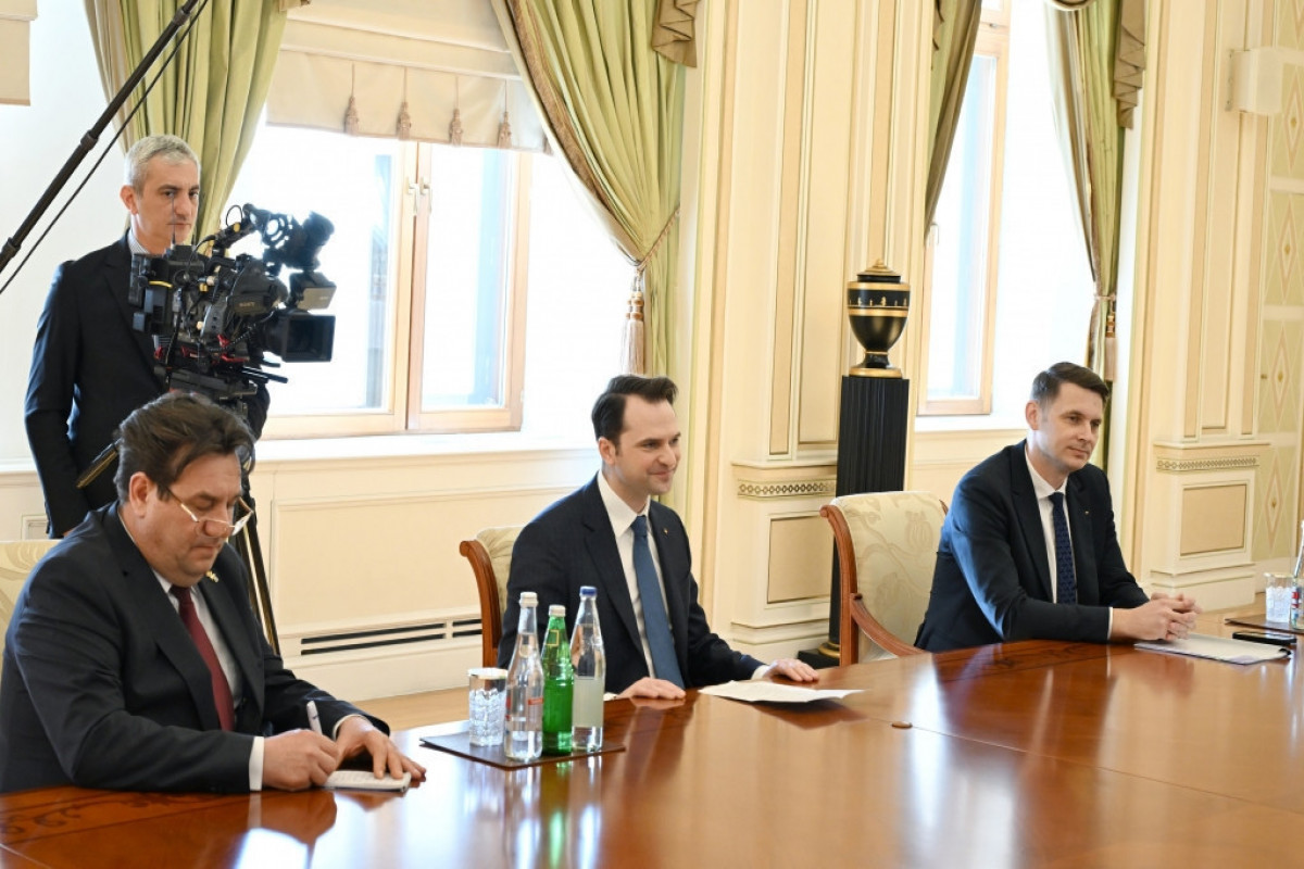 Azerbaijani President receives Romania's energy minister-UPDATED 