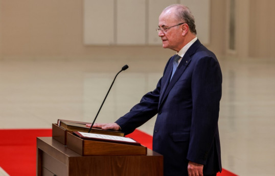 Palestine’s new government sworn into office
