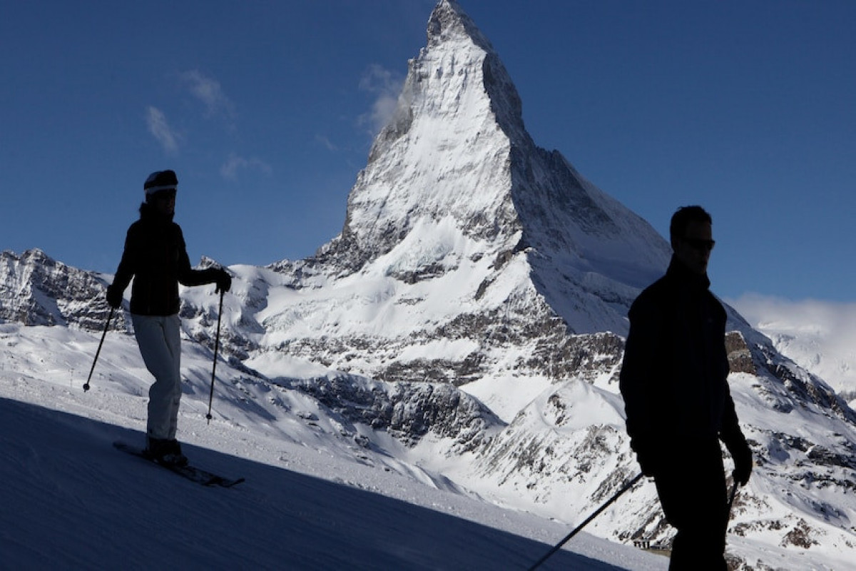 3 killed in avalanche at popular Swiss ski resort: police