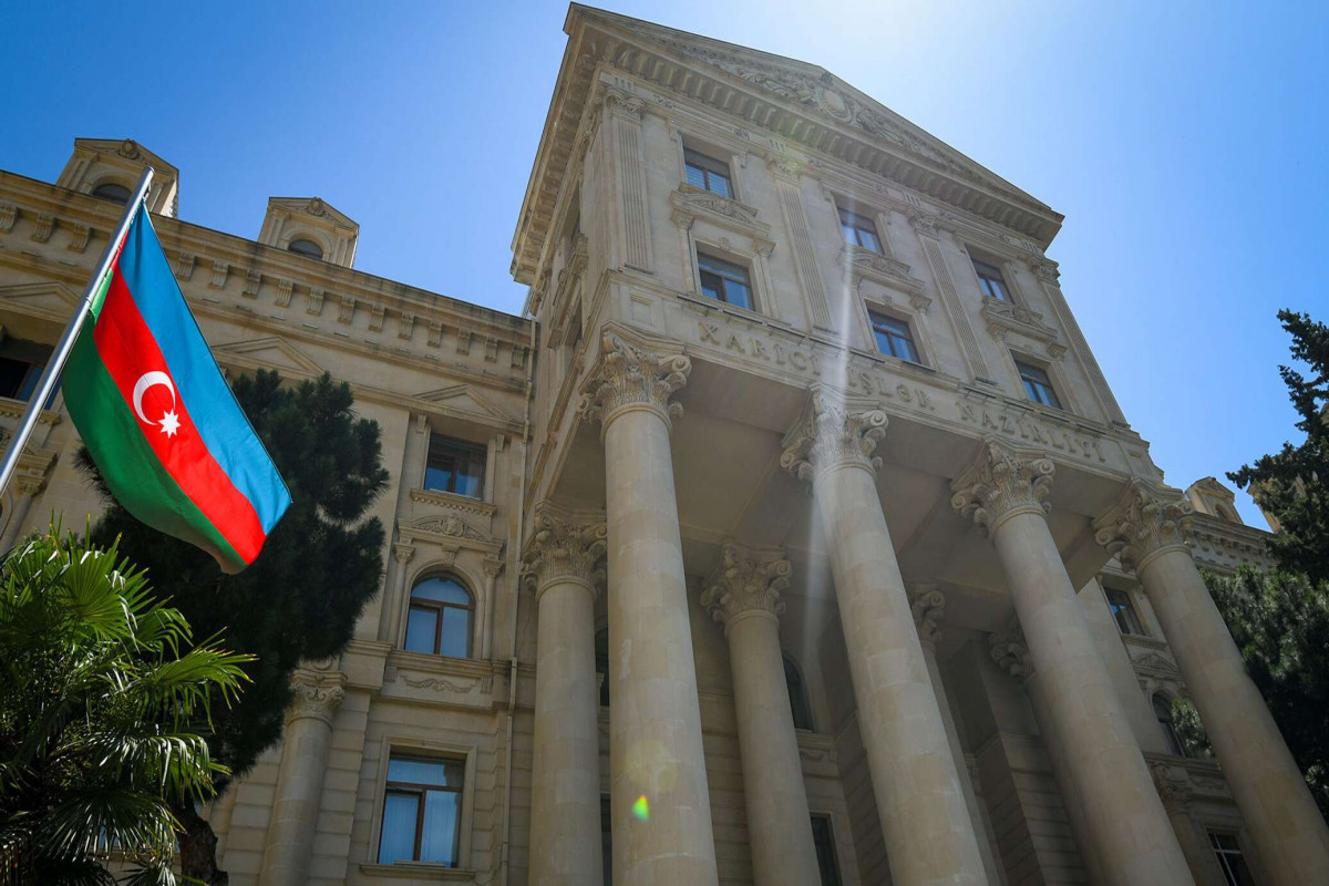 Official Baku responds to French FM
