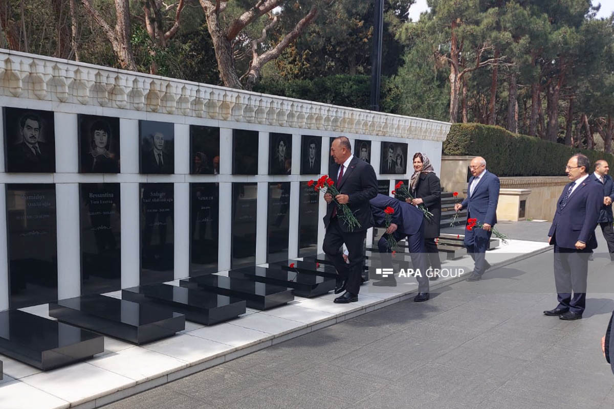 Head of Turkish Delegation to NATO PA visits Alley of Martyrs and "Turkish Martyrdom" monument-PHOTO  -VIDEO 