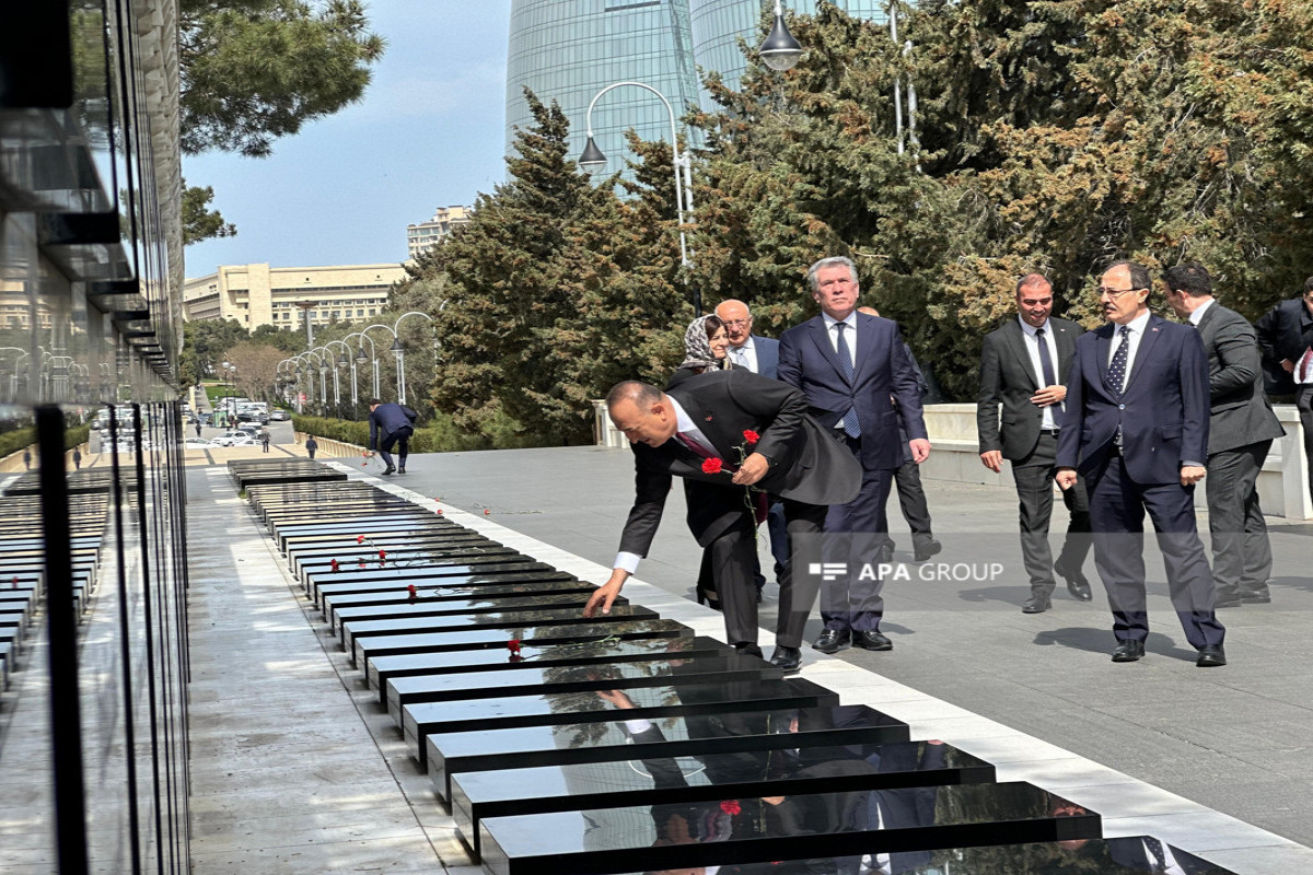 Head of Turkish Delegation to NATO PA visits Alley of Martyrs and "Turkish Martyrdom" monument-PHOTO  -VIDEO 