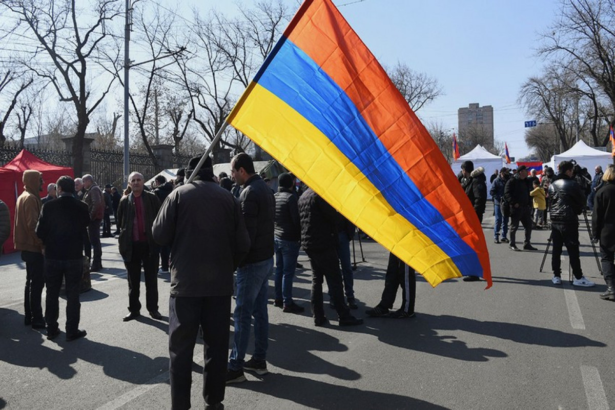 Yerevan residents demand release of political prisoners