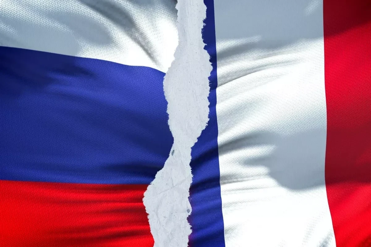 French FM: Discussions with Russia not in Paris