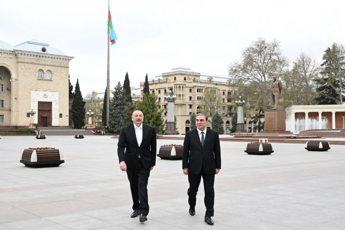 President Ilham Aliyev visited statue of Great Leader Heydar Aliyev in Ganja