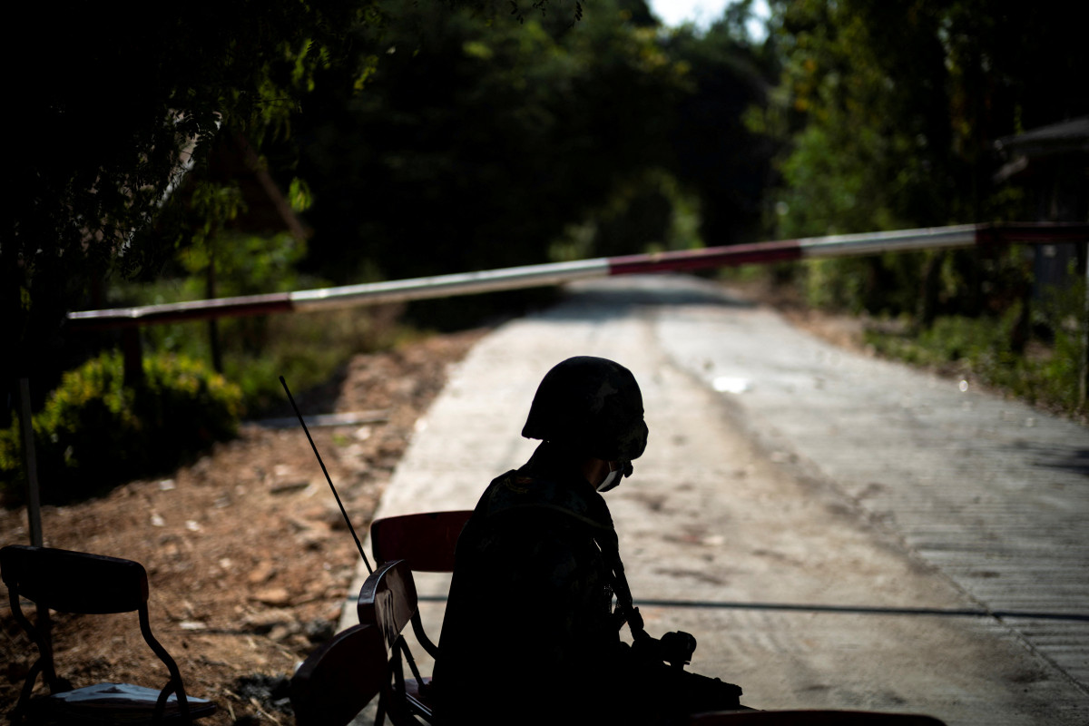Thai military step up patrols along Myanmar border as clashes continue