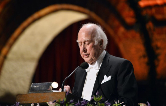 UK Nobel Prize-winning physicist Peter Higgs dies aged 94