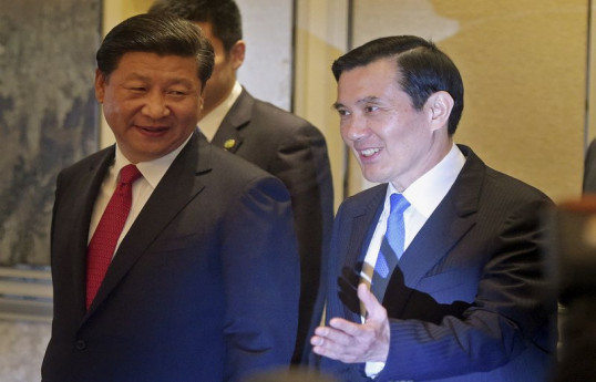 Chinese President Xi Jinping and Taiwanese President Ma Ying-jeou