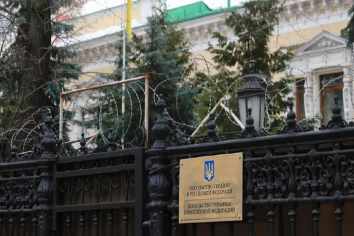 Russian flag raised on territory of Ukrainian embassy in Moscow