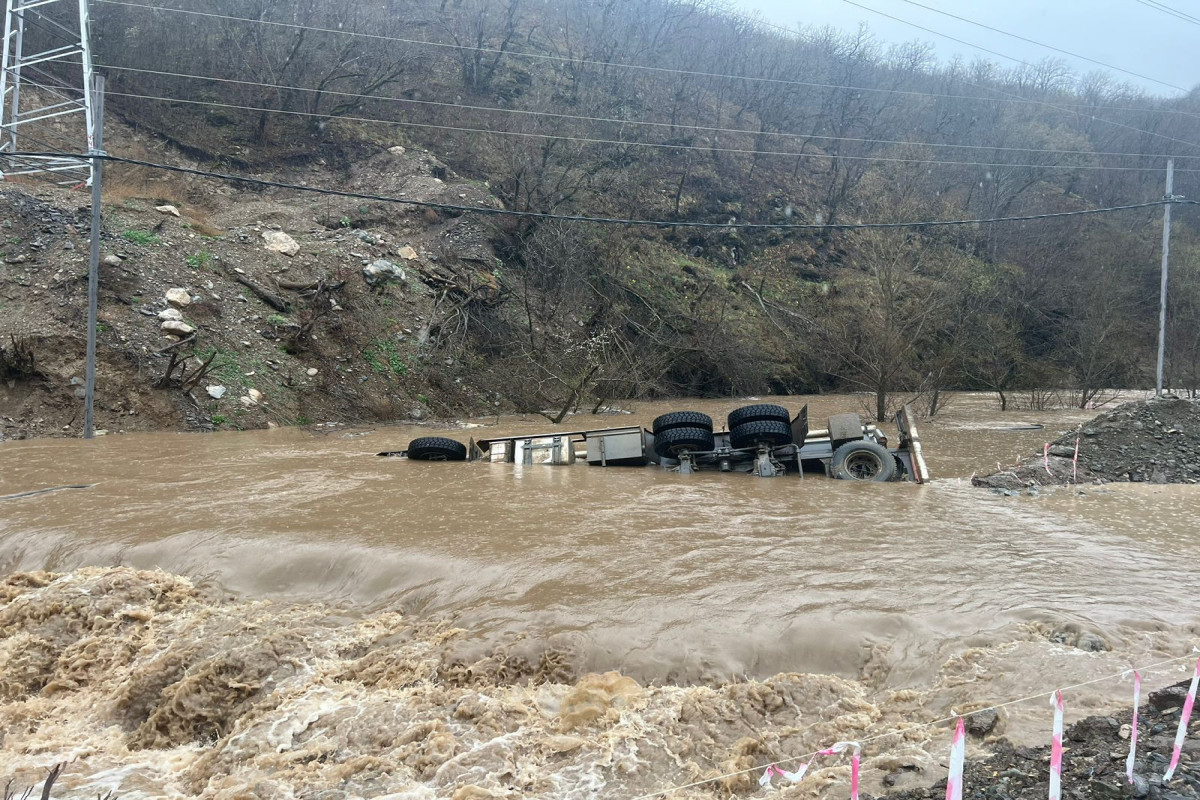 Body of driver who was swept away by flood as result of truck overturning in river in Kalbajar was found-PHOTO-UPDATED-1 - Vimarsana News