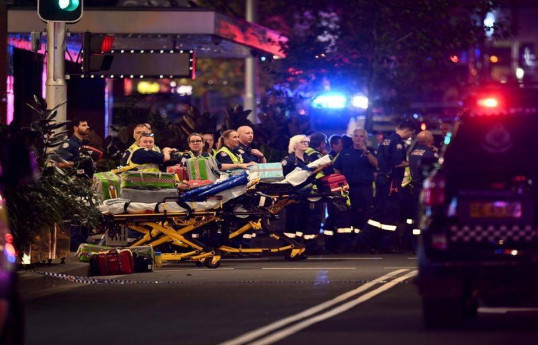 Sydney knife attacker shot dead after killing 6 in Bondi mall-PHOTO -VIDEO -UPDATED-2- 