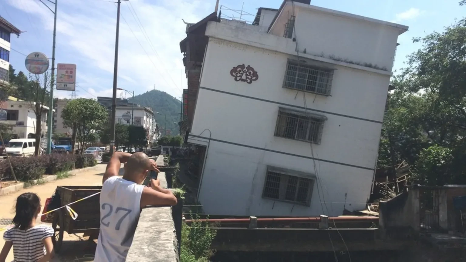 Water extraction and weight of buildings see half of China's cities sink - Vimarsana News