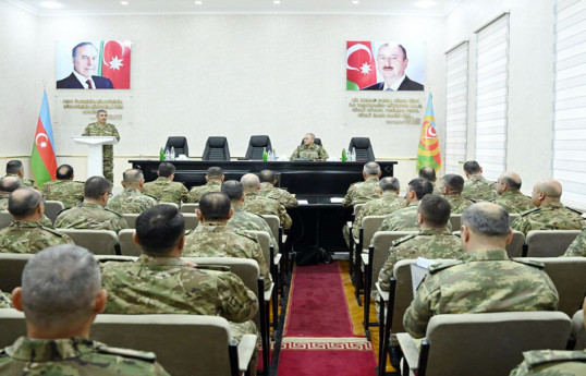 Azerbaijan Defense Minister meets with the leadership of Land Forces -VIDEO 
