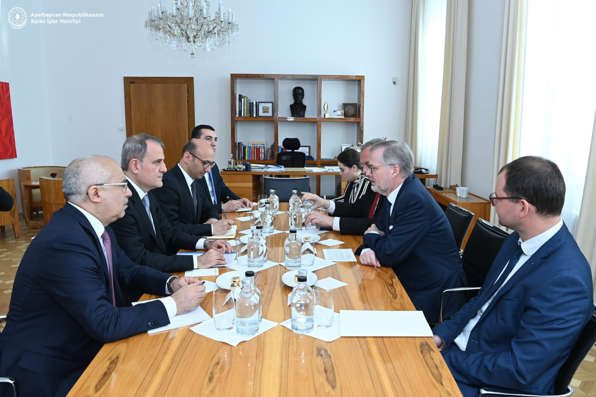 Azerbaijani FM meets with Czech Prime Minister