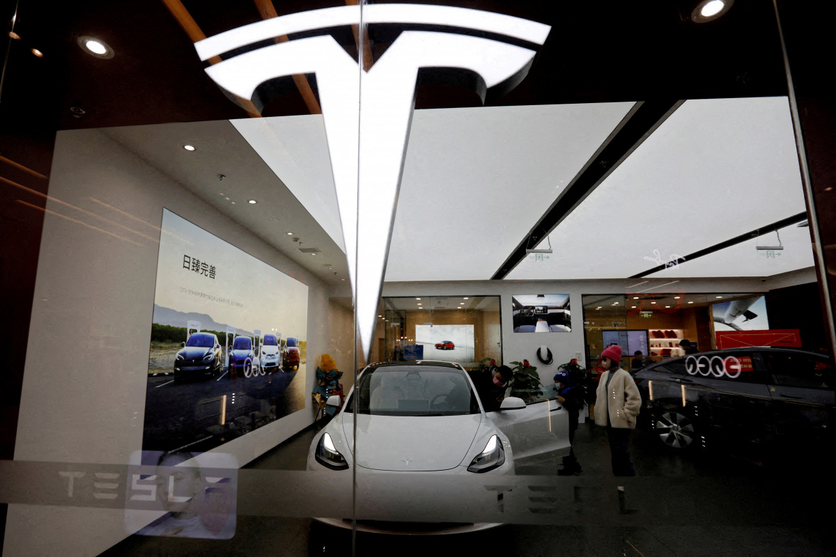 Tesla to launch new models ahead of planned timeline, shares jump0