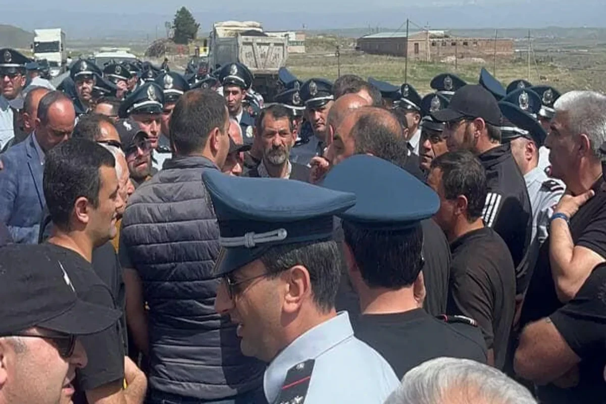 People blocked several highways in Armenia as protest of delimitation with Azerbaijan-VIDEO 