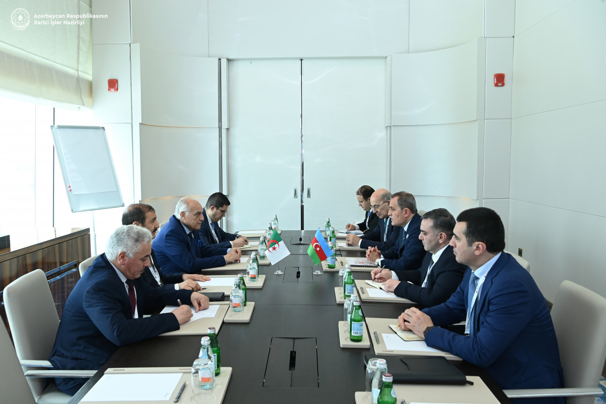 Azerbaijani FM meets with Algeria's Minister of Foreign Affairs and the National Community Abroad