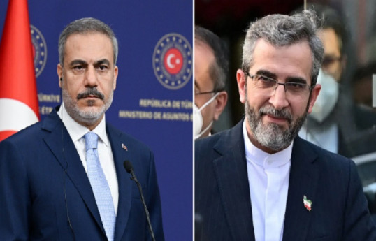 Iranian, Turkish FMs hold phone conversation