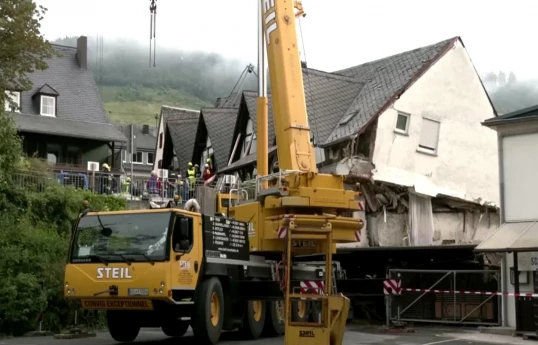 German hotel partially collapses, killing one; eight others trapped