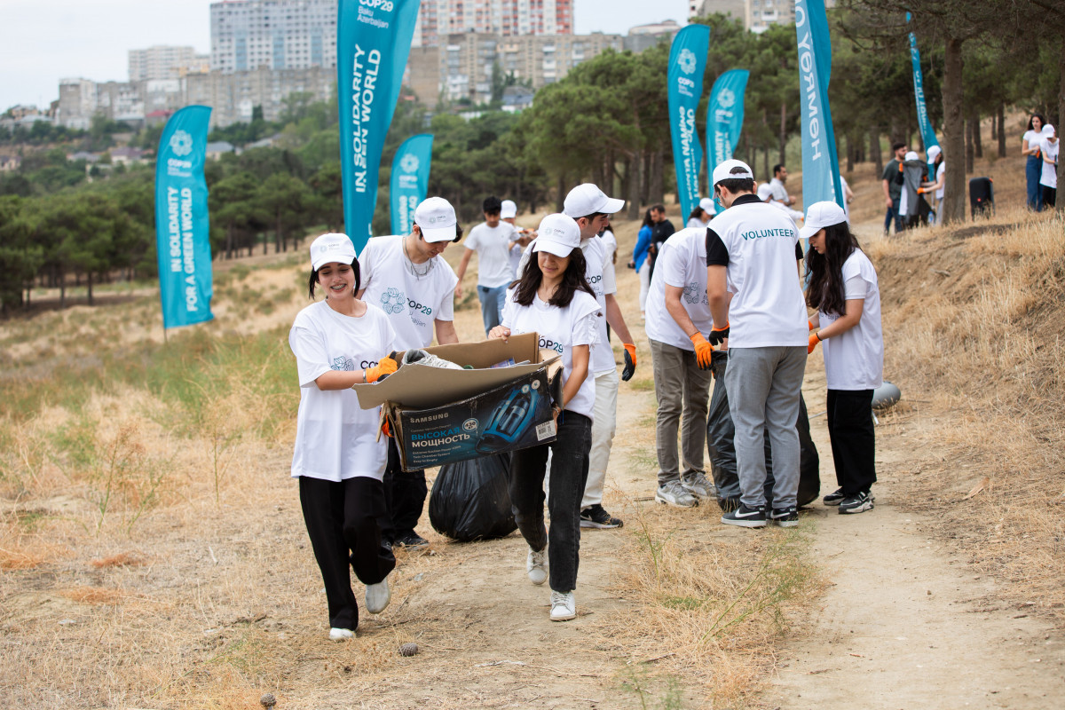 COP29 Volunteers launch “Green Recyclers” cleanup campaign