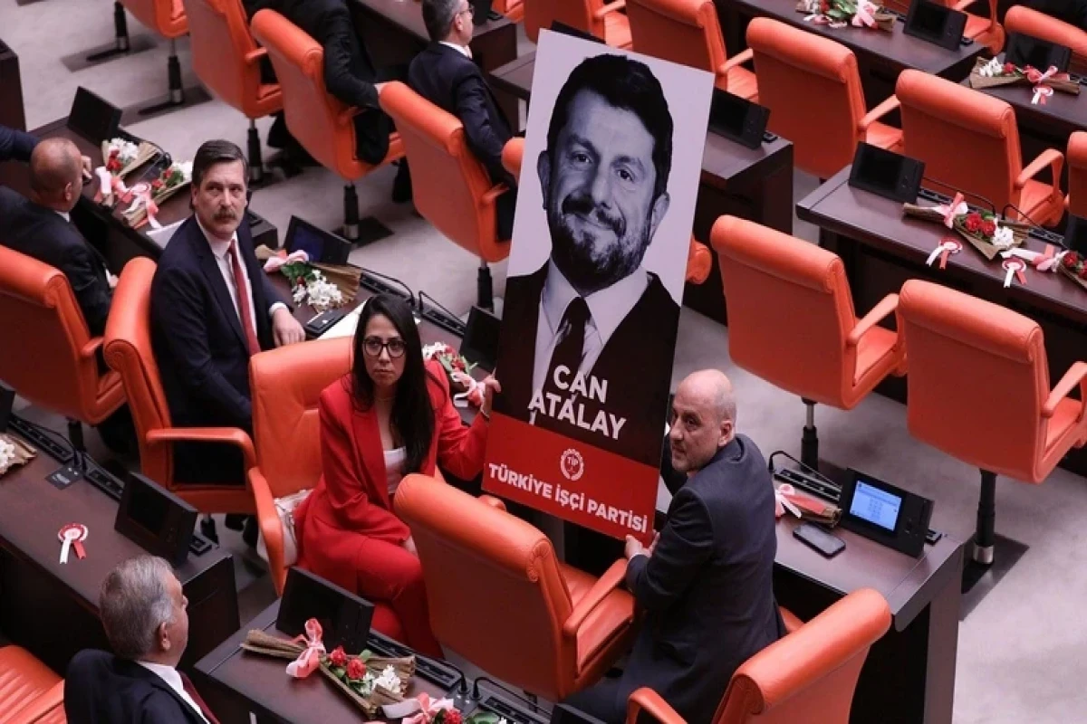 Brawl breaks out at Turkish Parliament, parliamentarians engage in fistfight - VIDEO 