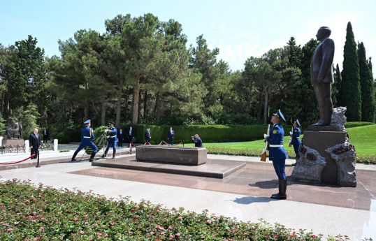 President of Russia Vladimir Putin visits grave of National Leader Heydar Aliyev -VIDEO 