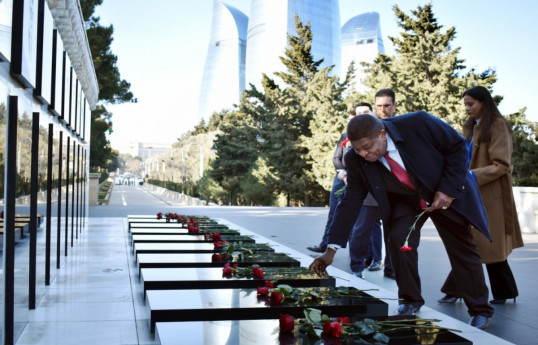 General Secretary of Inter-Parliamentary Union visits Azerbaijan's Alley of Martyrs