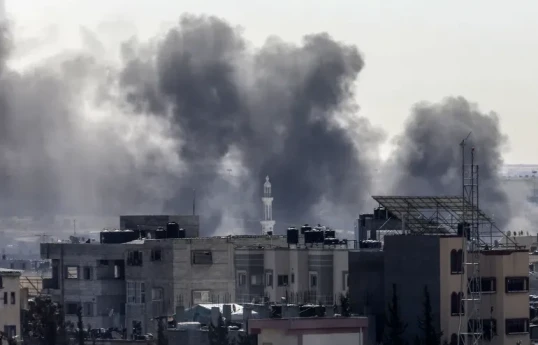 Smoke rises over residential areas after Israeli attacks on Rafah [Abed Rahim Khatib/Anadolu Agency]