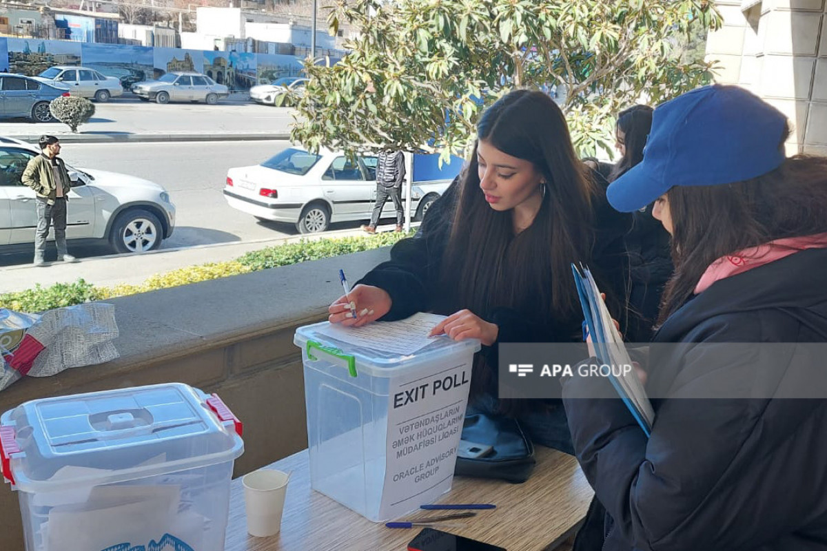 An exit-poll is being held in polling station No. 4 of the Yasamal constituency No. 15 -PHOTO 