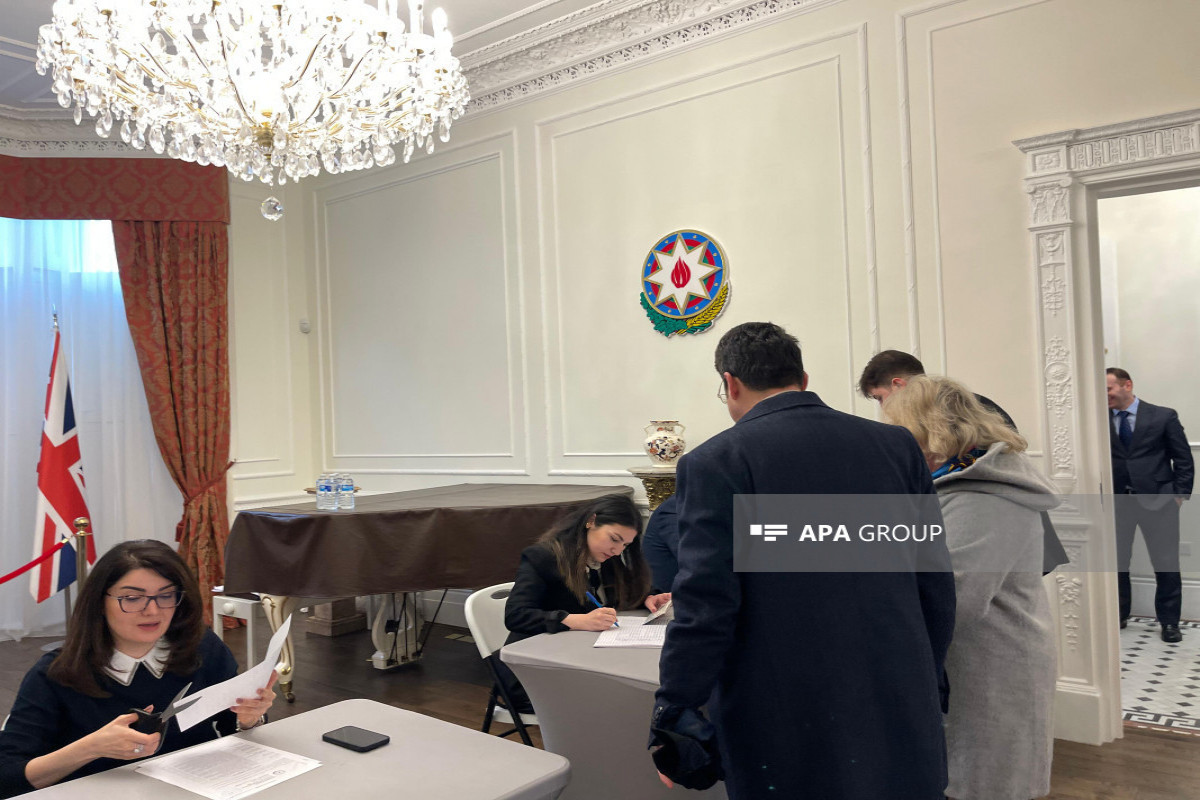 Azerbaijani citizens in London actively cast their vote in presidential elections-PHOTO 