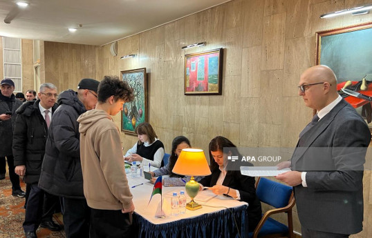 Azerbaijani citizens living in Moscow cast their votes in presidential elections-PHOTO 