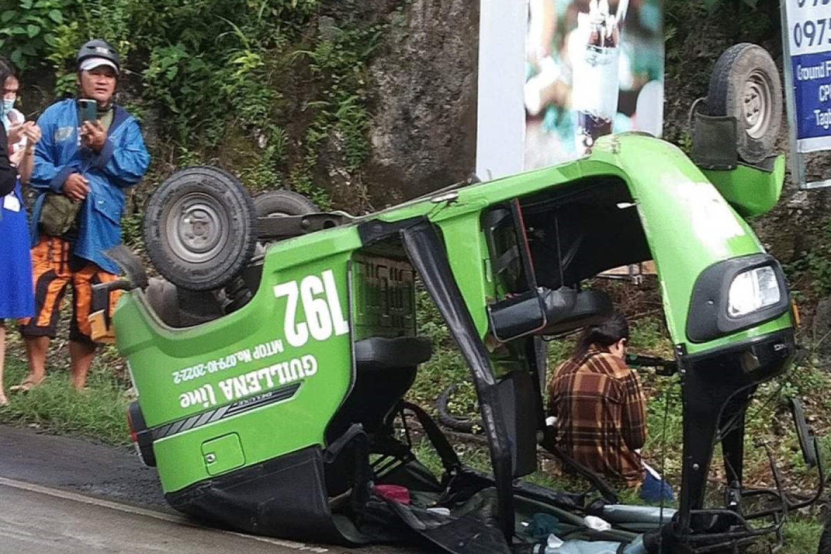 3 killed, 14 injured as van blows tire on Philippines