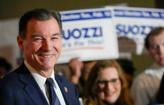 Democrat Tom Suozzi wins election for U.S. House seat to replace expelled Republican
