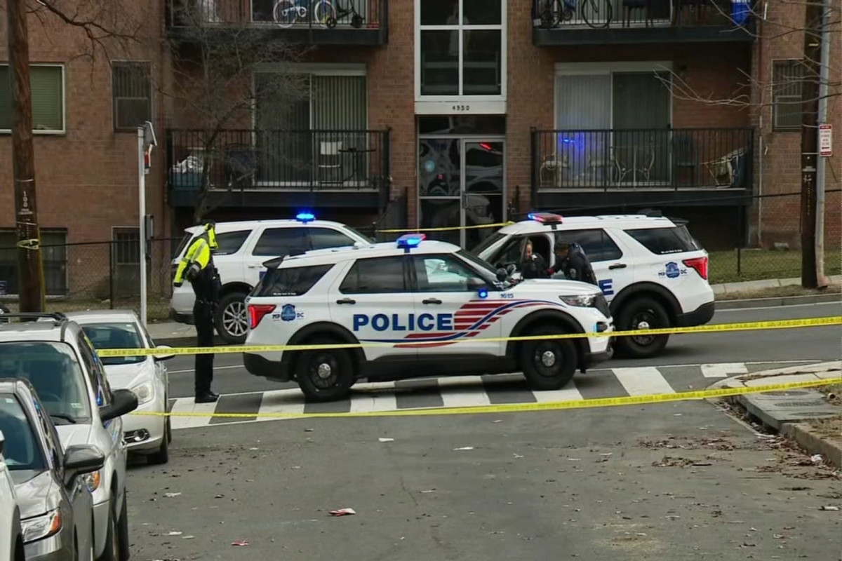 3 police officers wounded in shooting in Washington D.C.