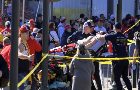 1 dead, about a dozen injured at U.S. Super Bowl victory parade shooting