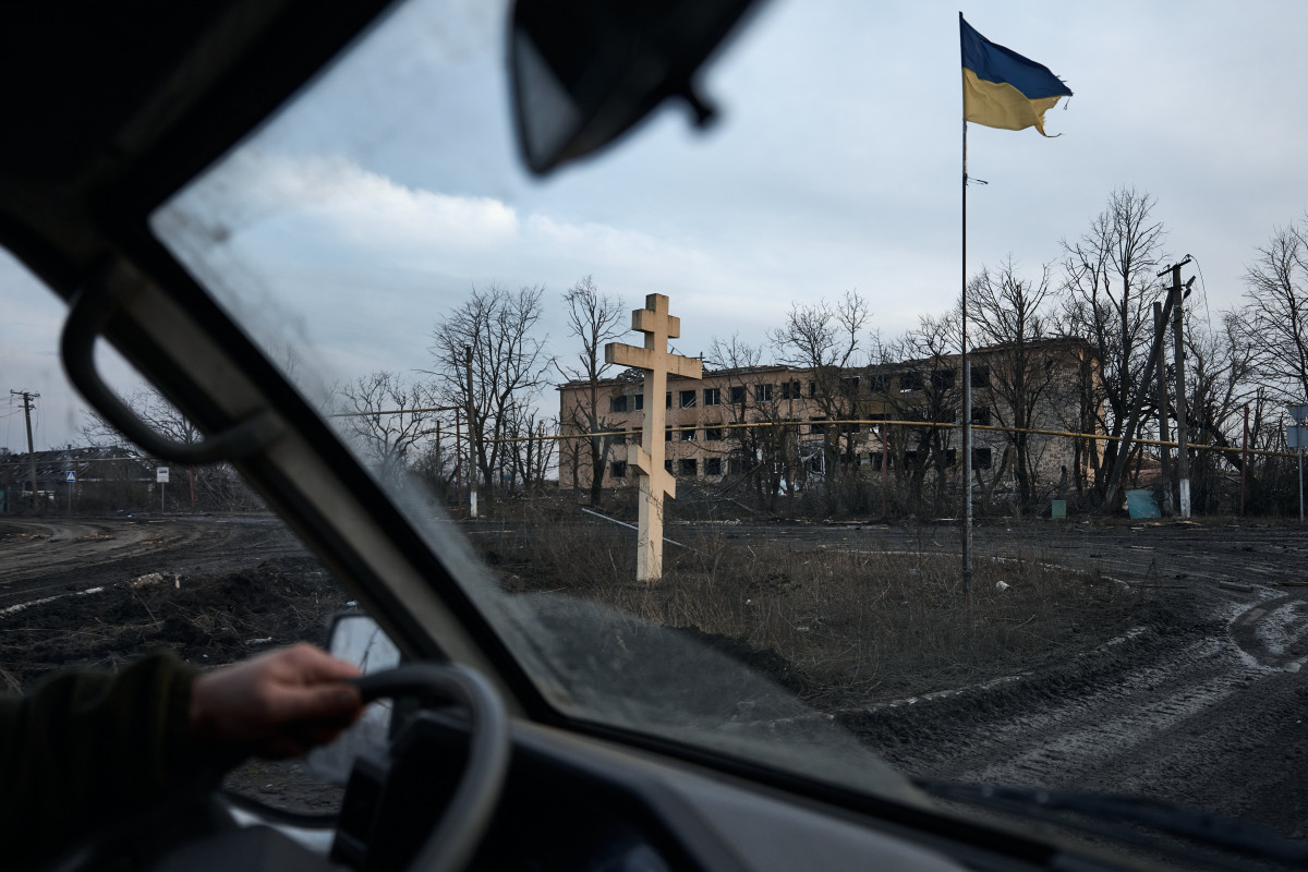 Ukraine withdraws units from parts of Avdiivka, sends in crack brigade