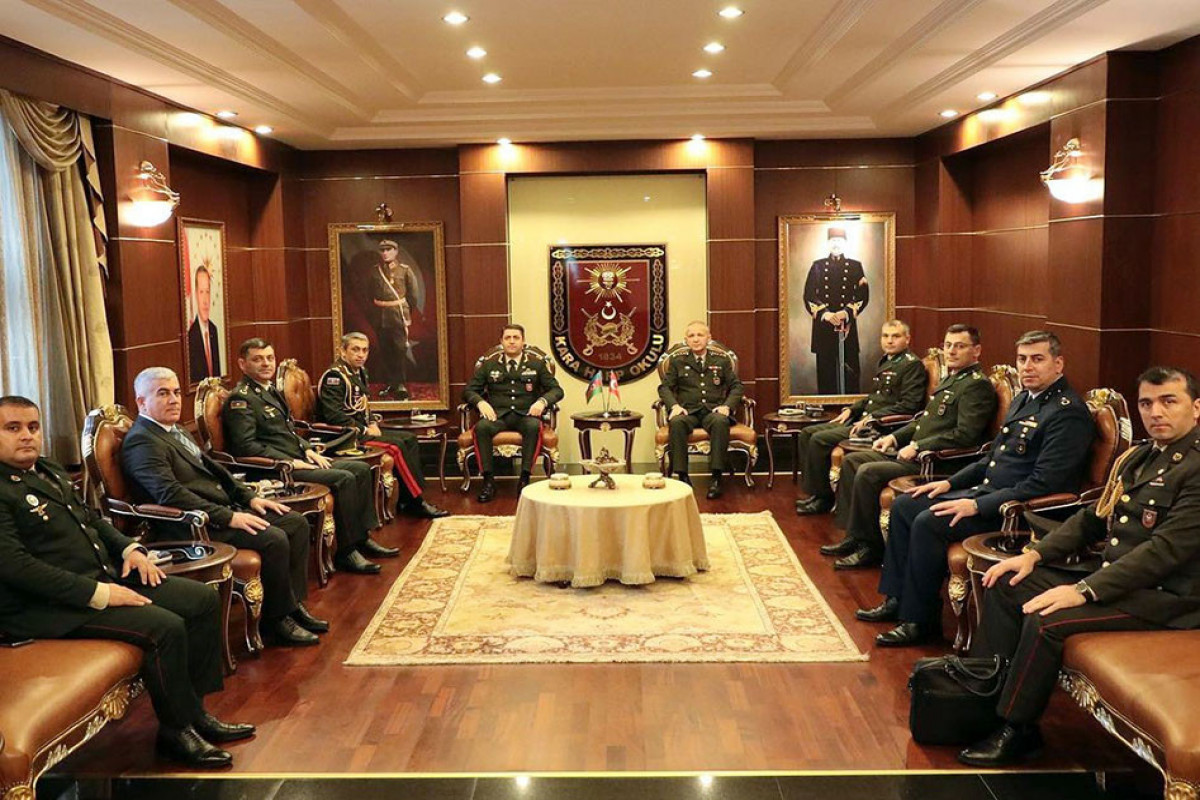 Azerbaijan, Türkiye discuss military education, personnel training