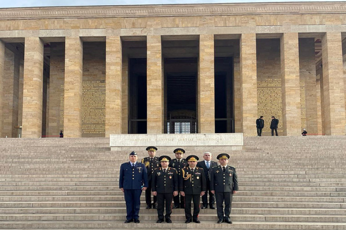 Azerbaijan, Türkiye discuss military education, personnel training
