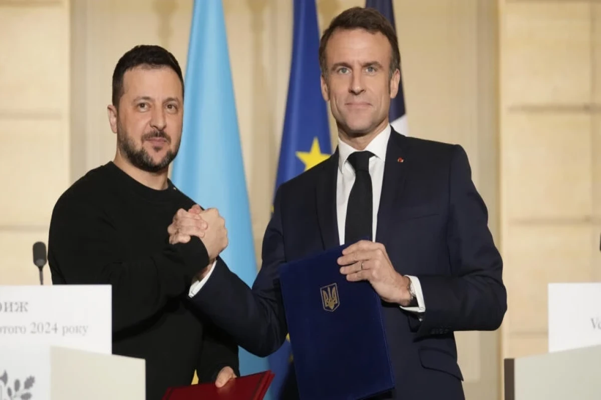 France signs security pact with Ukraine