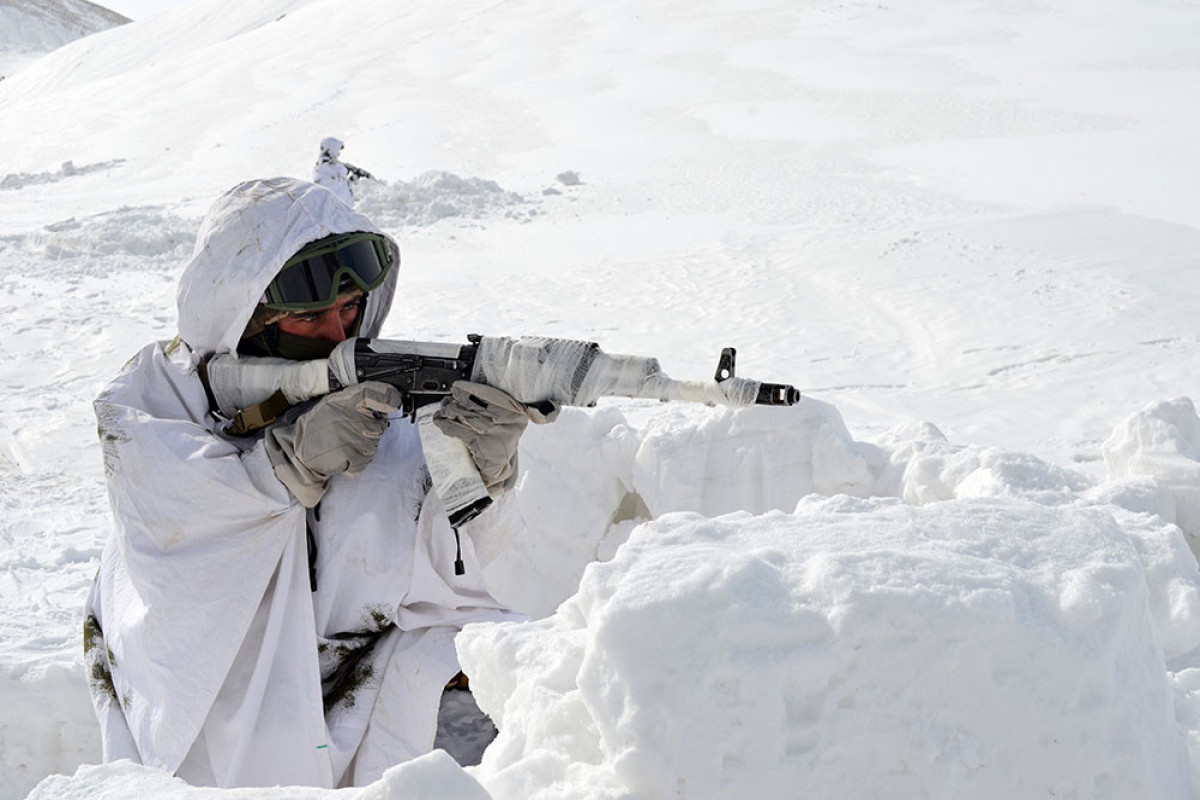 Chief of General Staff of Azerbaijan Army watched training of commandos in mountainous terrain, severe winter conditions