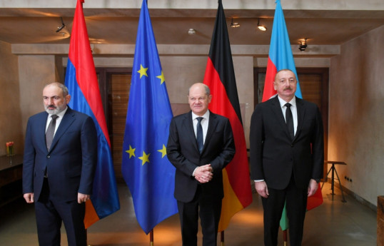 Nikol Pashinyan, Prime Minister of the Republic of Armenia, Olaf Scholz, Chancellor of the Federal Republic of Germany and Ilham Aliyev, President of the Republic of Azerbaijan