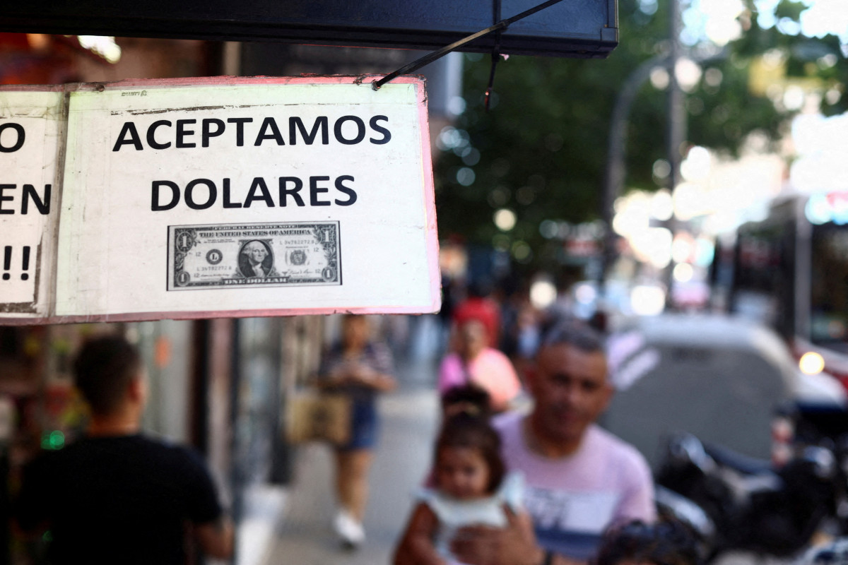 Poverty in Argentina hits 20-year high at 57.4%