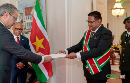 Azerbaijani ambassador presents his credentials to Surinamese President-PHOTO 